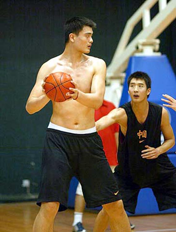 次杀向篮下
